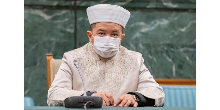 Muftiul Muurat Iusuf s-a vaccinat cu a treia doză de vaccin anti-COVID